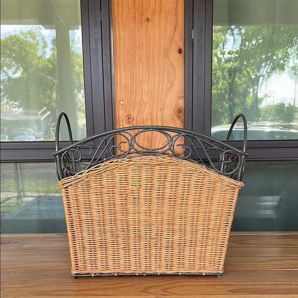 Vintage Wicker And Metal Magazine Rack - Picture 1 of 10